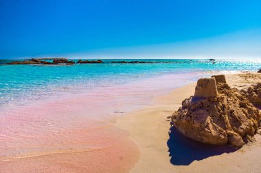 Deniz kıyısının güzel manzarası