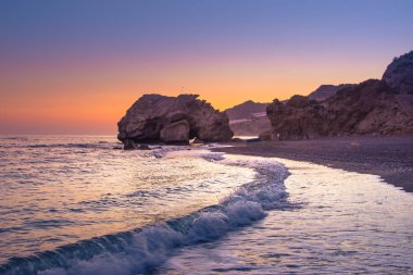 Yaz görünümü bir Beach, günbatımı, Tertsa, Crete, Yunanistan