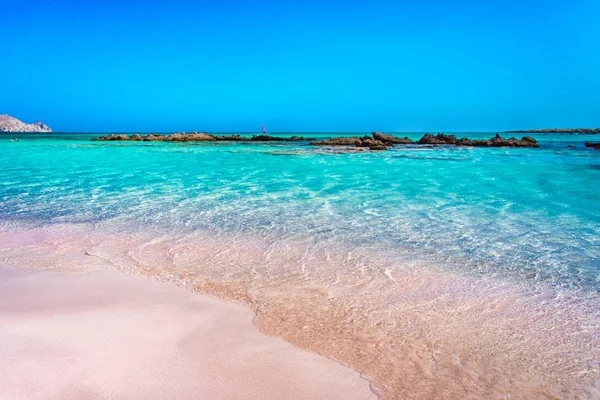 热带沙滩的碧绿的水，在 Elafonisi，希腊克里特岛 — 图库照片