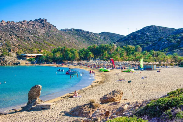 Paesaggio panoramico di palme, acqua turchese e spiaggia tropicale, Vai, Creta, Grecia . — Foto Stock