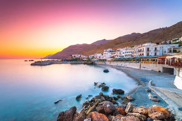 Küçük geleneksel köy, Chora Sfakion, Sfakia, Hanya, Crete, Yunanistan. — Stok fotoğraf