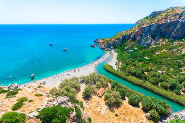 Panorama pláž Preveli na Libyjské moře, řeky a palmový Les, Jižní Kréta, Řecko — Stock fotografie