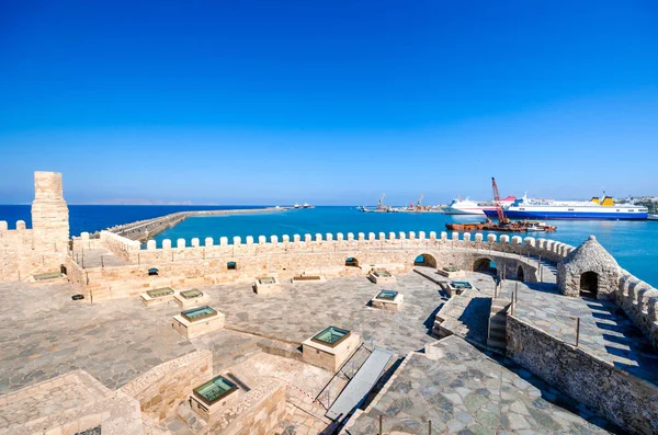 Veduta del porto di Heraklion dal vecchio forte veneziano Koule, Creta, Grecia — Foto Stock