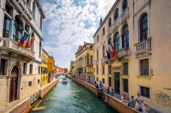 Canal escénico, Venecia, Italia en Julio 25, 2017 — Foto de Stock