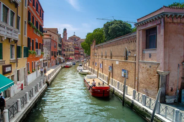 Doğal canal, Venice, İtalya üzerinde 25 Temmuz 2017 — Stok fotoğraf