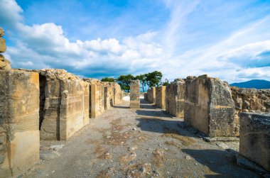Phaistos şehir, Crete antik kalıntıları. Burada bir sarmal damgalı hiyeroglif sembol ile her iki tarafta ünlü Phaistos disk bir disk ateş kil kaplı bulundu.