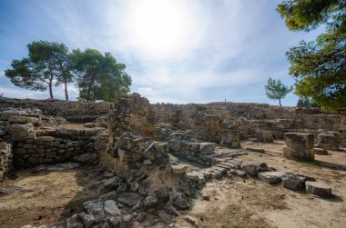 Phaistos şehir, Crete antik kalıntıları. Burada bir sarmal damgalı hiyeroglif sembol ile her iki tarafta ünlü Phaistos disk bir disk ateş kil kaplı bulundu.