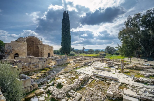 Basílica de Agios Titos con ruinas romanas antiguas, Gortyna, Creta, Grecia —  Fotos de Stock