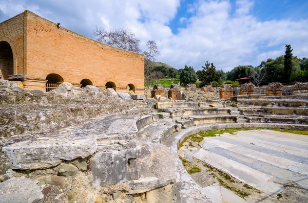 Oude Odeon in Gortys. Messara vlakte, Kreta, Griekenland. Gortyn, Gortys of Gortyna is een archeologische site op het mediterrane eiland Kreta, de voorlopige lijst van Unesco — Stockfoto