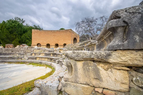 Oude Odeon in Gortys. Messara vlakte, Kreta, Griekenland. Gortyn, Gortys of Gortyna is een archeologische site op het mediterrane eiland Kreta, de voorlopige lijst van Unesco — Stockfoto