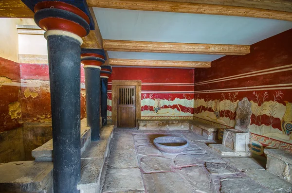 Heraklion, Yunanistan - 28 Ocak 2017: Tahta, ünlü antik kentin modern Kandiye kenti yakınında bulunan Girit'te Knossos Sarayı, hall