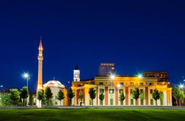 Edhem Bey Camii İskender bey Meydanı, gece, Tiran - Arnavutluk