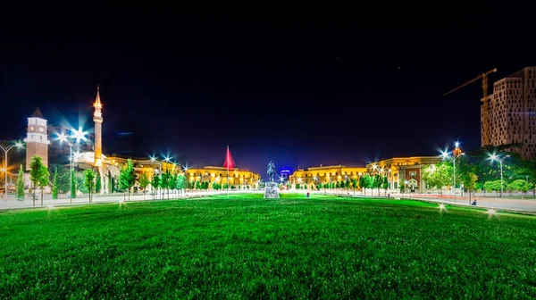 Skanderbeg Square mit seiner Statue in Tirana - Albanien — Stockfoto