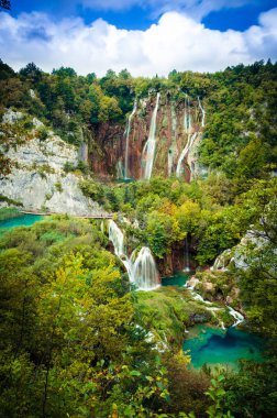 Plitvice Gölleri, Hırvatistan. Şelaleler ve turkuaz su doğal park