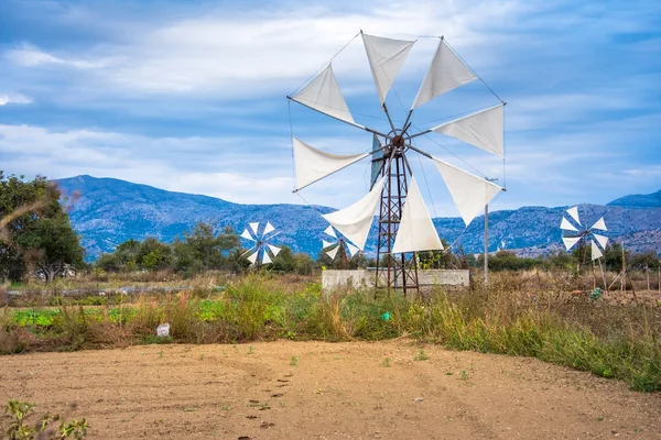 Girit Adası, Yunanistan iç dağ Plato Lassithi üzerinde rüzgar tarafından tahrik su pompaları