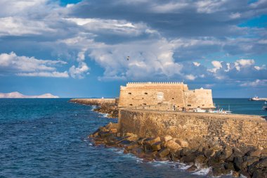 Kandiye Limanı eski Venedik fort Koule ve Tersaneler, Girit, Yunanistan üzerinde 10 Kasım 2017