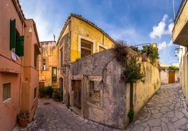 Casas tradicionais e edifícios antigos na aldeia de Archanes, Heraklion, Creta, Grécia . — Fotografia de Stock