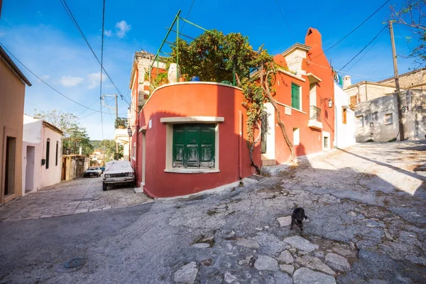 Casas tradicionales y edificios antiguos en el pueblo de Archanes, Heraklion, Creta, Grecia . — Foto de Stock