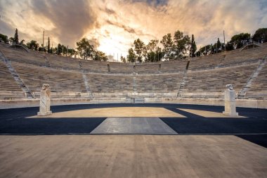 Panathinaiko Stadyumu Atina, Yunanistan (ilk modern Olimpiyat oyunlarına ev sahipliği 1896 yılında), olarak da bilinen iyi mermer taş anlamına gelir Kalimarmaro