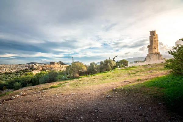 菲洛帕波斯纪念碑 Philopappos Monument 是古希腊的一座陵墓和一座纪念盖乌斯 朱利叶斯 安条克乌斯 埃皮芬尼的纪念碑 位于希腊雅典穆塞翁山上 — 图库照片