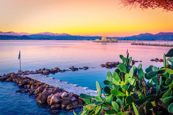 Vackra Port Nafplio Stad Grekland Med Små Båtar Palmer Och — Stockfoto