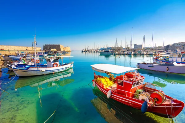 Porto Heraklion Com Forte Veneziano Antigo Koule Estaleiros Creta Grécia — Fotografia de Stock