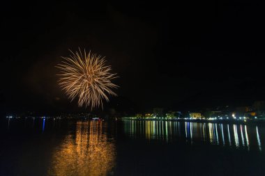 Fireworks Ceresio Gölü üzerinde