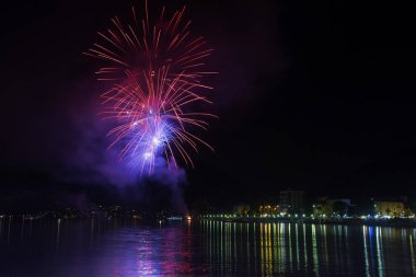 Fireworks Ceresio Gölü üzerinde