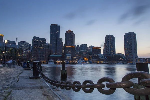 Boston, Skyline del Distrito Financiero de Boston al atardecer — Foto de Stock