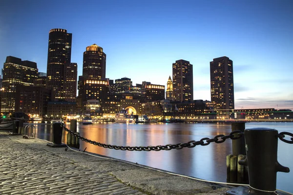 Boston, Skyline del Distrito Financiero de Boston al atardecer — Foto de Stock