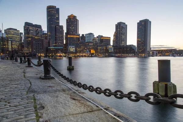Boston, Skyline del Distrito Financiero de Boston al atardecer — Foto de Stock