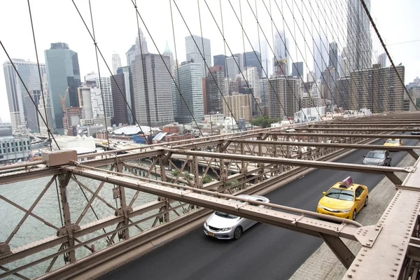 Nova Iorque, horizonte de Lower Manhattan visto da Ponte do Brooklyn — Fotografia de Stock