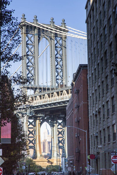 New York, view of the Manhattan Bridge