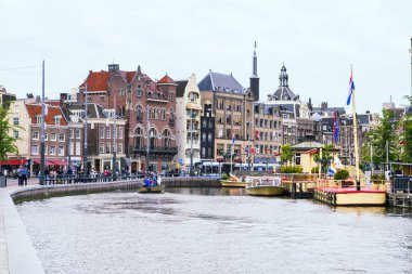 Kanallar boyunca yürüyün - Amsterdam - Hollanda