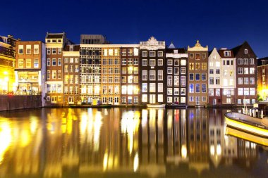 Kanallar boyunca yürüyün - Amsterdam - Hollanda