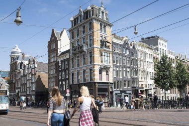 Kanallar boyunca yürüyün - Amsterdam - Hollanda
