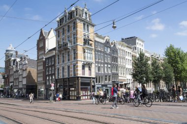 Kanallar boyunca yürüyün - Amsterdam - Hollanda