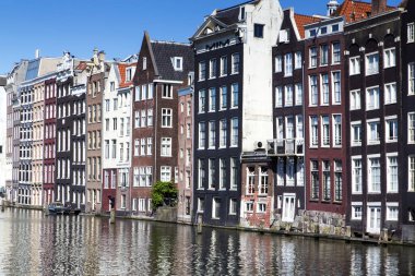 Kanallar boyunca yürüyün - Amsterdam - Hollanda