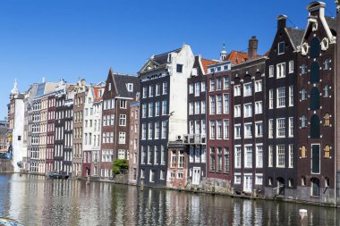 Kanallar boyunca yürüyün - Amsterdam - Hollanda