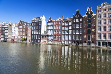 Kanallar boyunca yürüyün - Amsterdam - Hollanda