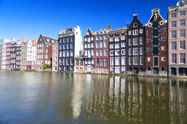 Kanallar boyunca yürüyün - Amsterdam - Hollanda