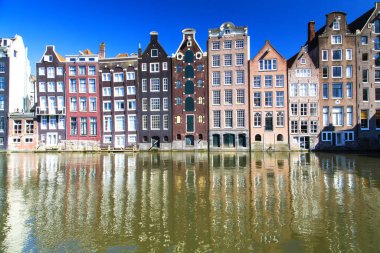 Kanallar boyunca yürüyün - Amsterdam - Hollanda