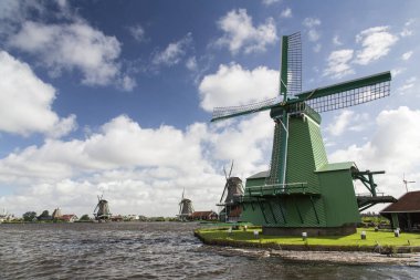 Zaanse Schans rüzgar değirmenleri - Hollanda