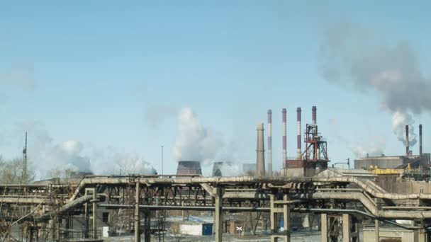 Фабрики та екологія. Забруднення повітря — стокове відео