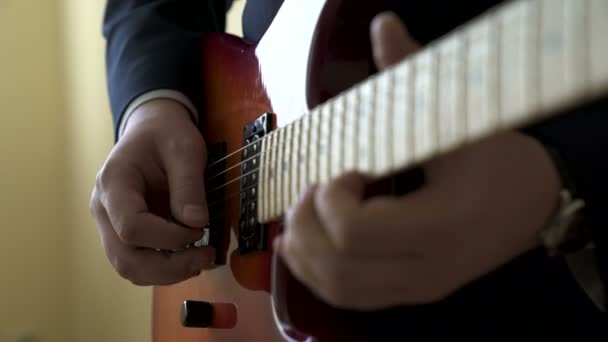 Tocando guitarra eléctrica — Vídeos de Stock