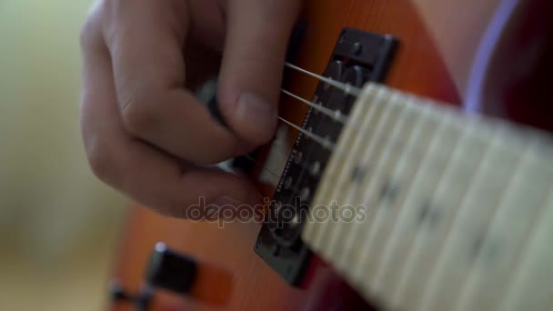 Tocando guitarra elétrica — Vídeo de Stock