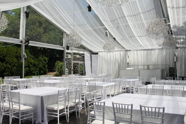 Beyaz ziyafet salonu