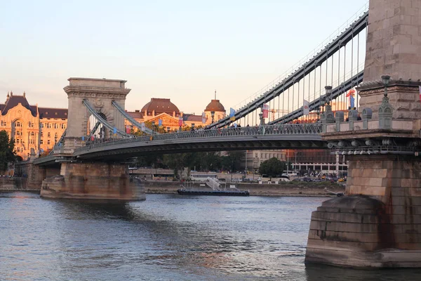 Bridge on the Danube in Budapest. — Stock Photo, Image