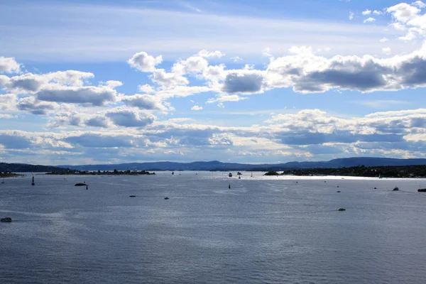 Güzel manzara deniz ve gökyüzü Norveç'in.