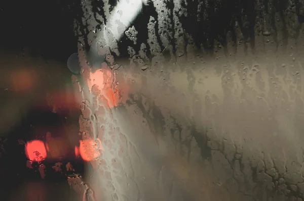 Güz bulanık yağmur damlası otobüs camına kentsel görünümü yağmur damla